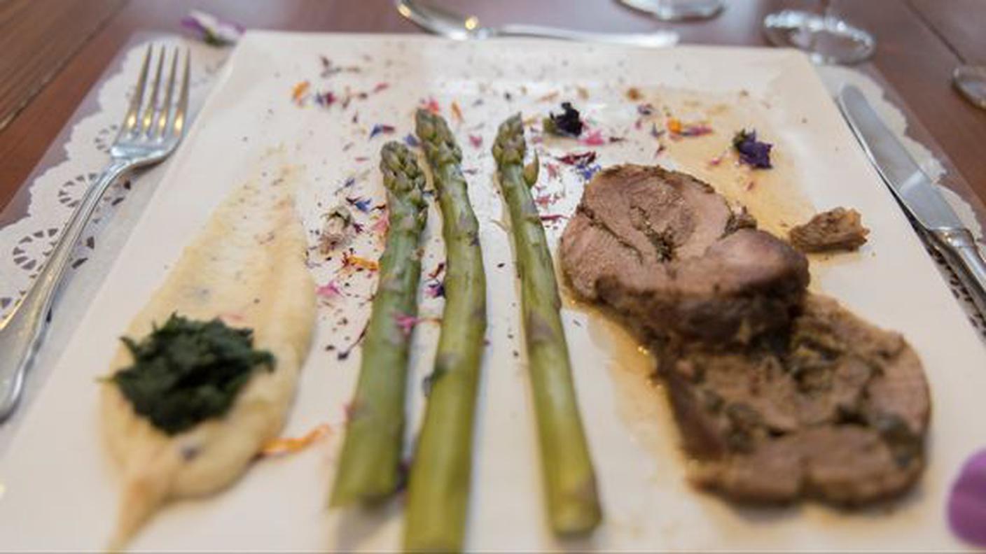 Piatto principale di di Michel Bessard: Arrosto arrotolato all’aglio orsino