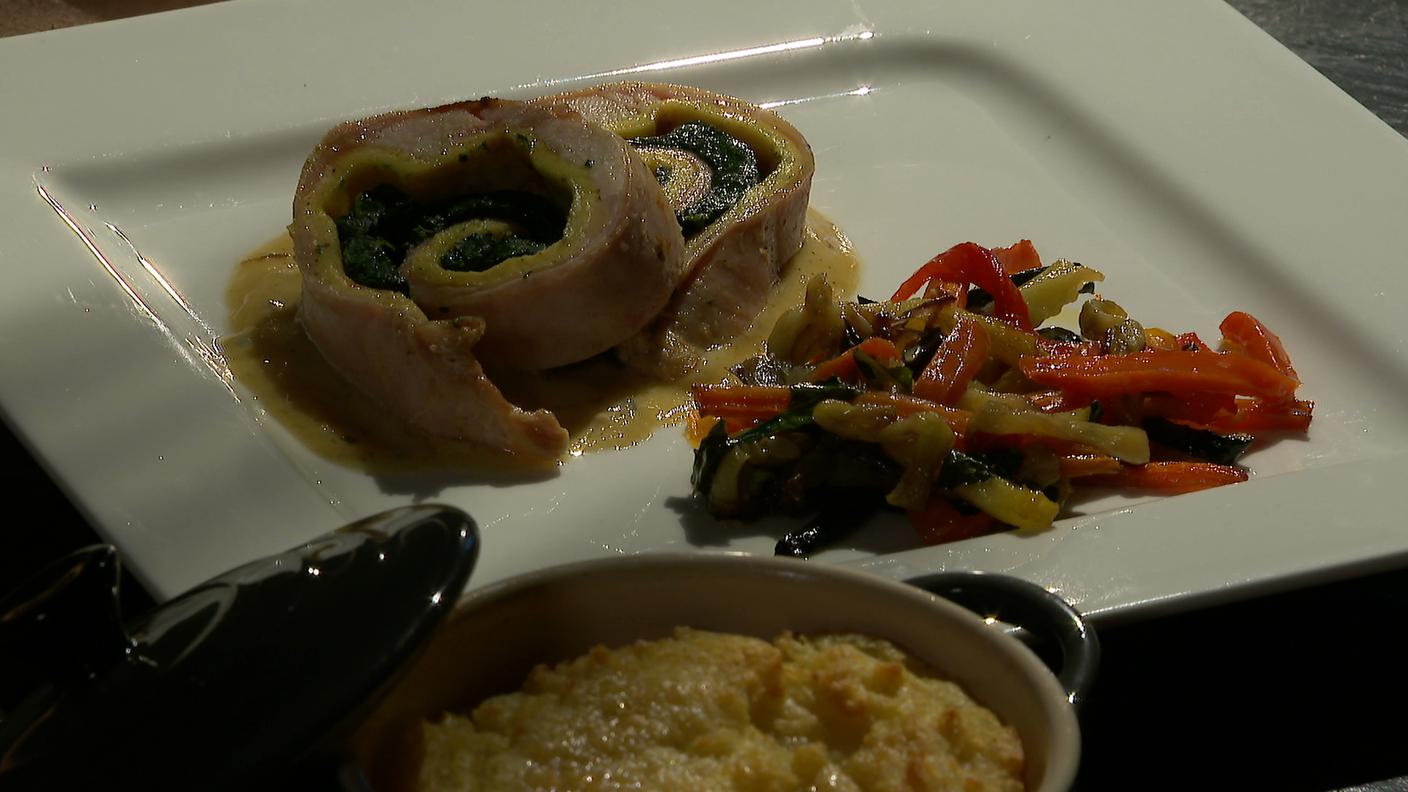Piatto principale di Fabiana Matasci: Coniglio ripieno con omelette e spinaci, puré di patate e sedano rapa, verdure di stagione al forno