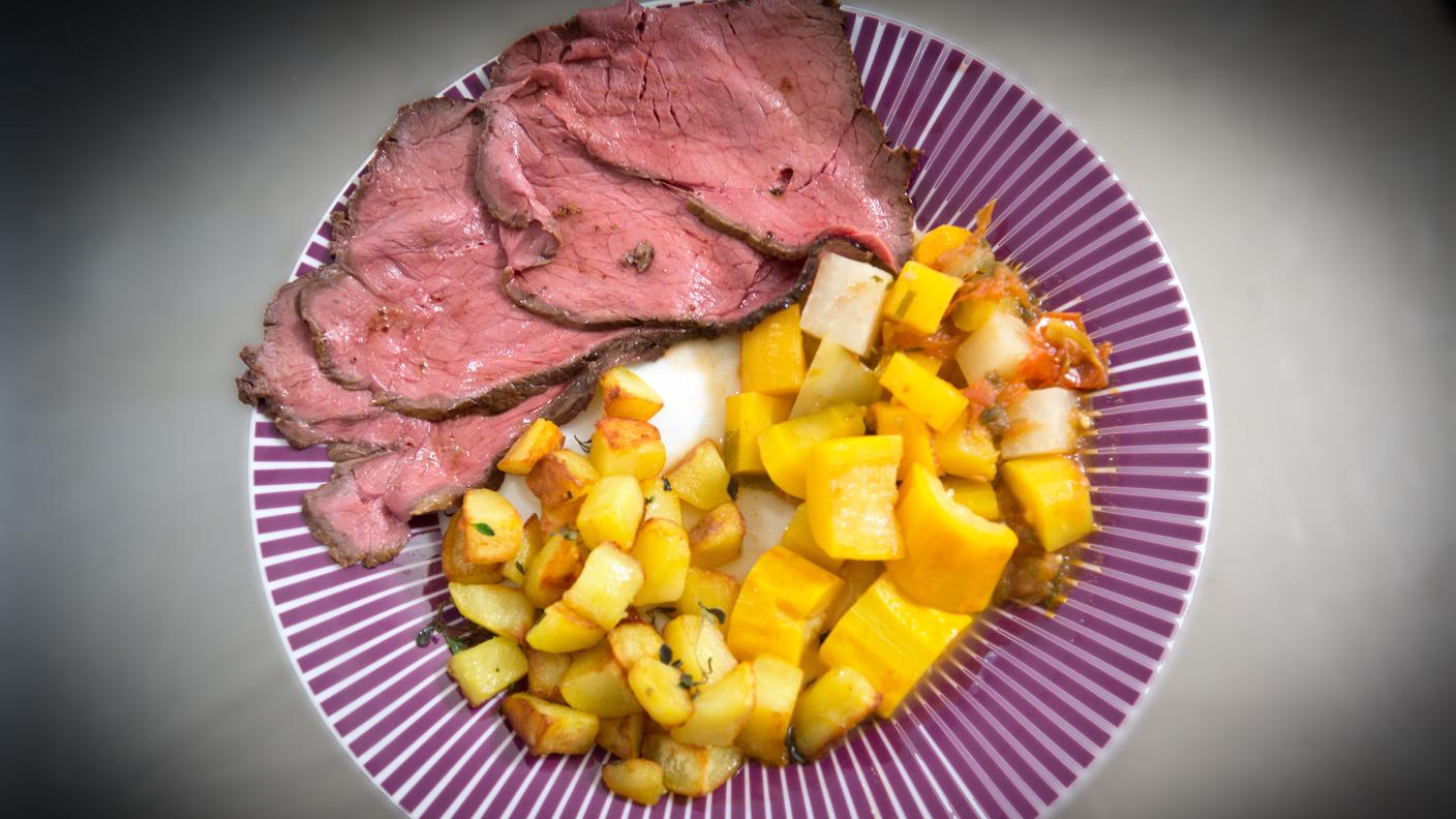 Piatto principale di Paulette Deladoey: Roastbeef di mucca vallesana Herens con patate al timo e ratatouille di verdura