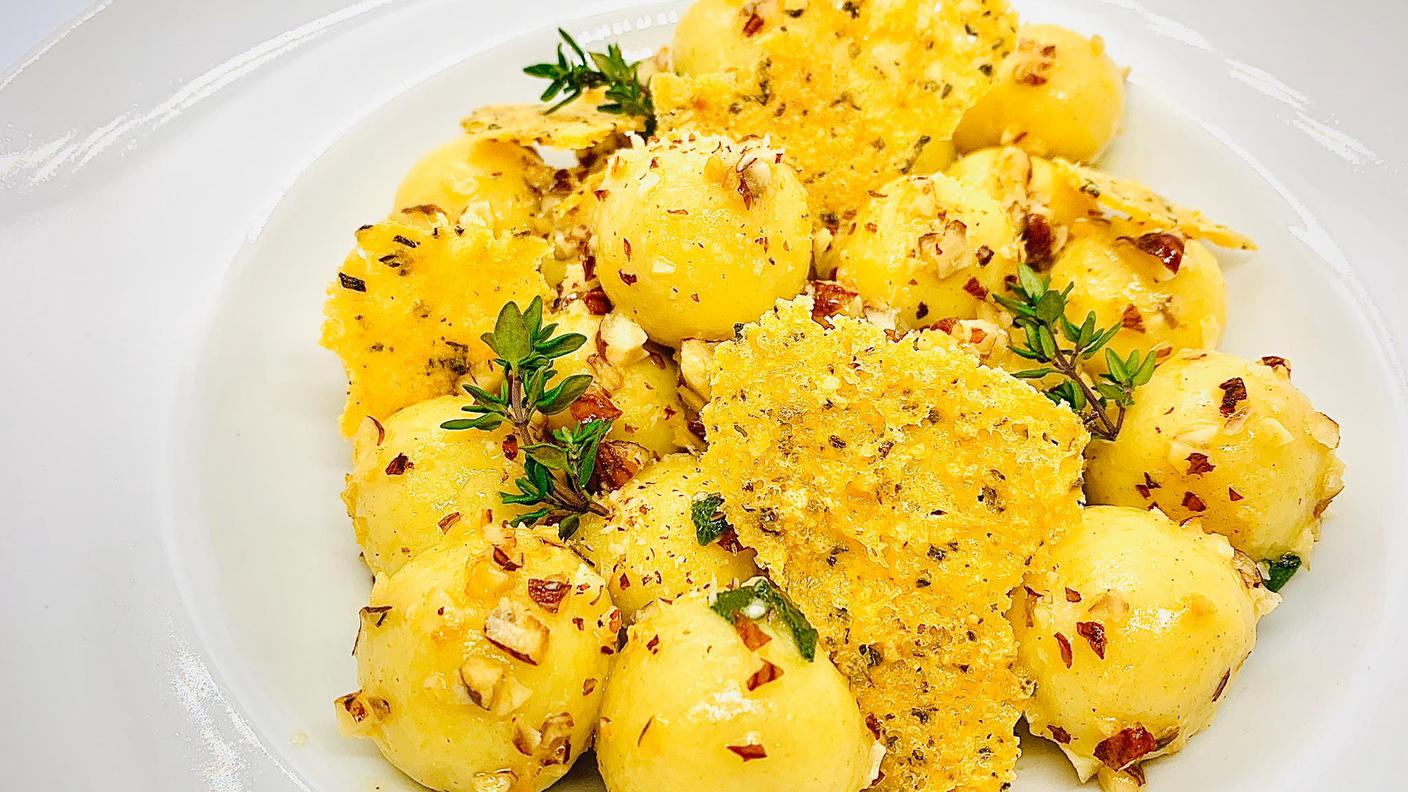 Gnocchi fondenti alle nocciole e cialda aromatica 