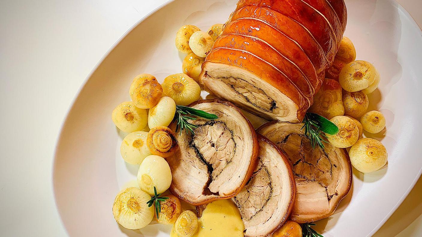 Porchetta al forno con cipolline alla senape