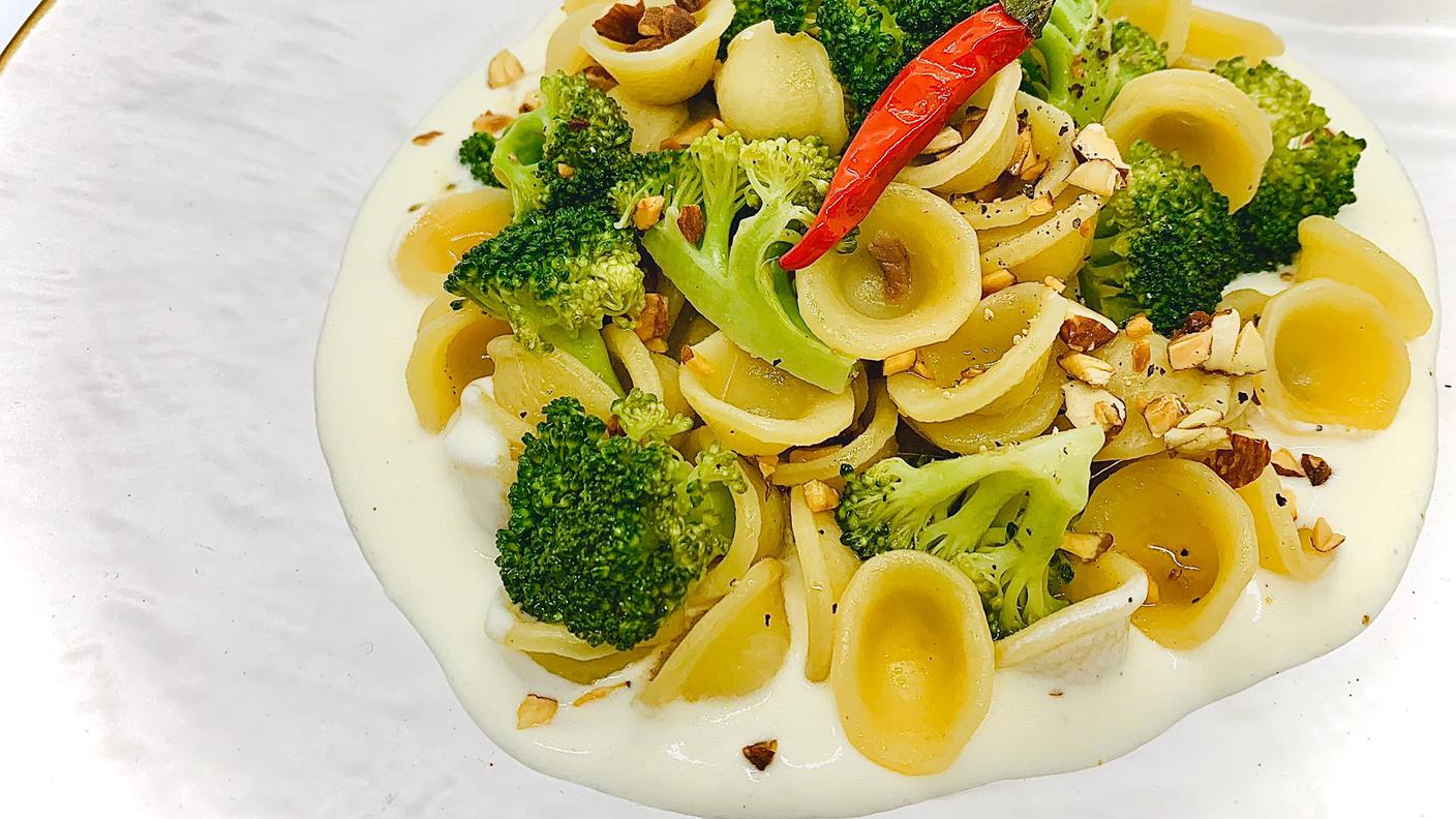 Orecchiette ai broccoli e mandorle