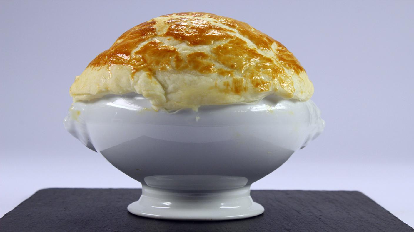 Crema di stagione in sfoglia con verdure croccanti 