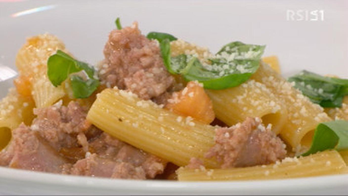 PIATTOFORTE [30.05.11] Pasta con salsiccia e pomodoro
