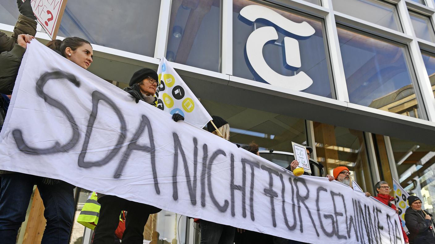 La manifestazione sotto la sede di Tamedia