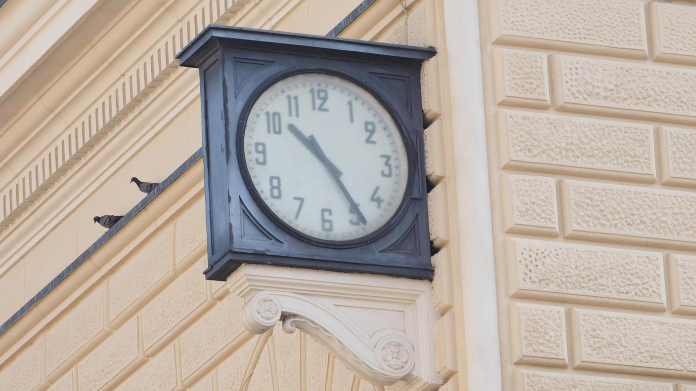 L'orologio della stazione di Bologna fermo dal 2 agosto 1980