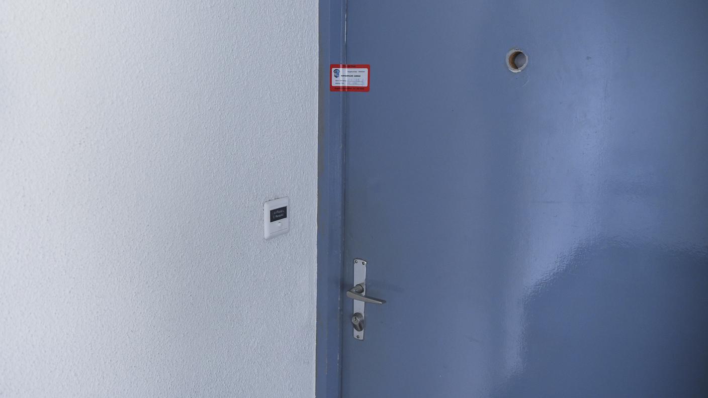 La porta era chiusa a chiave dall'interno