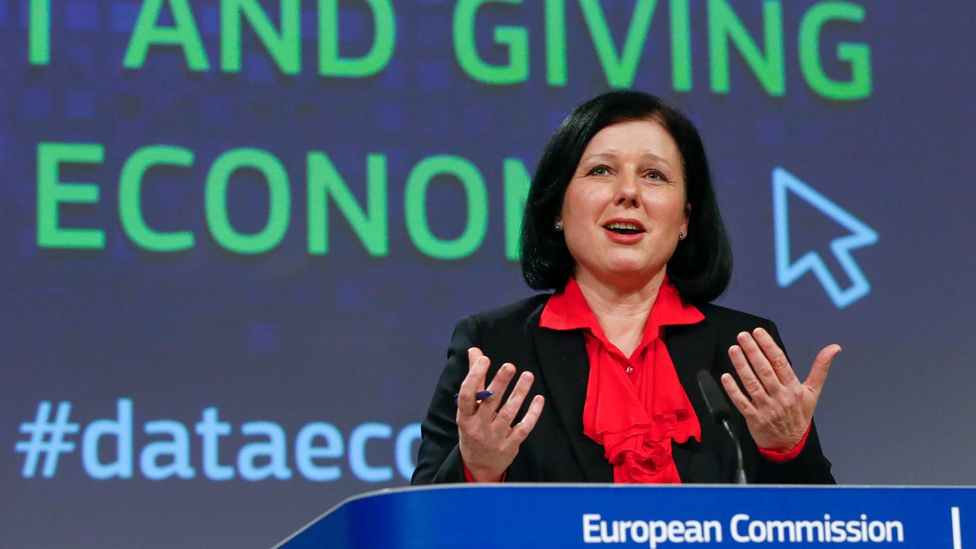 Facebook ha segnalato i milioni di profili "rubati" da Cambridge Analytica alla commissaria europea Vera Jourova