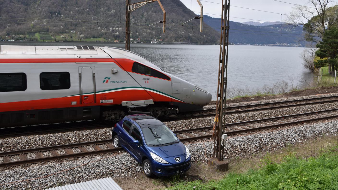 Il treno non ha travolto l'auto
