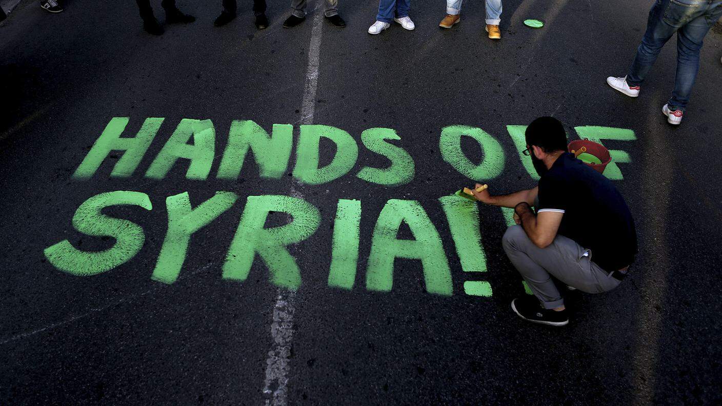 Una manifestazione contro i bombardamenti a Cipro