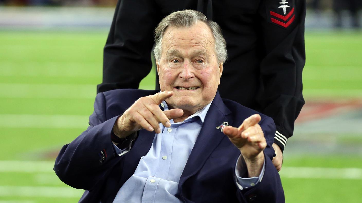 La salute dell'ex presidente americano si è aggravata subito dopo il funerale della moglie