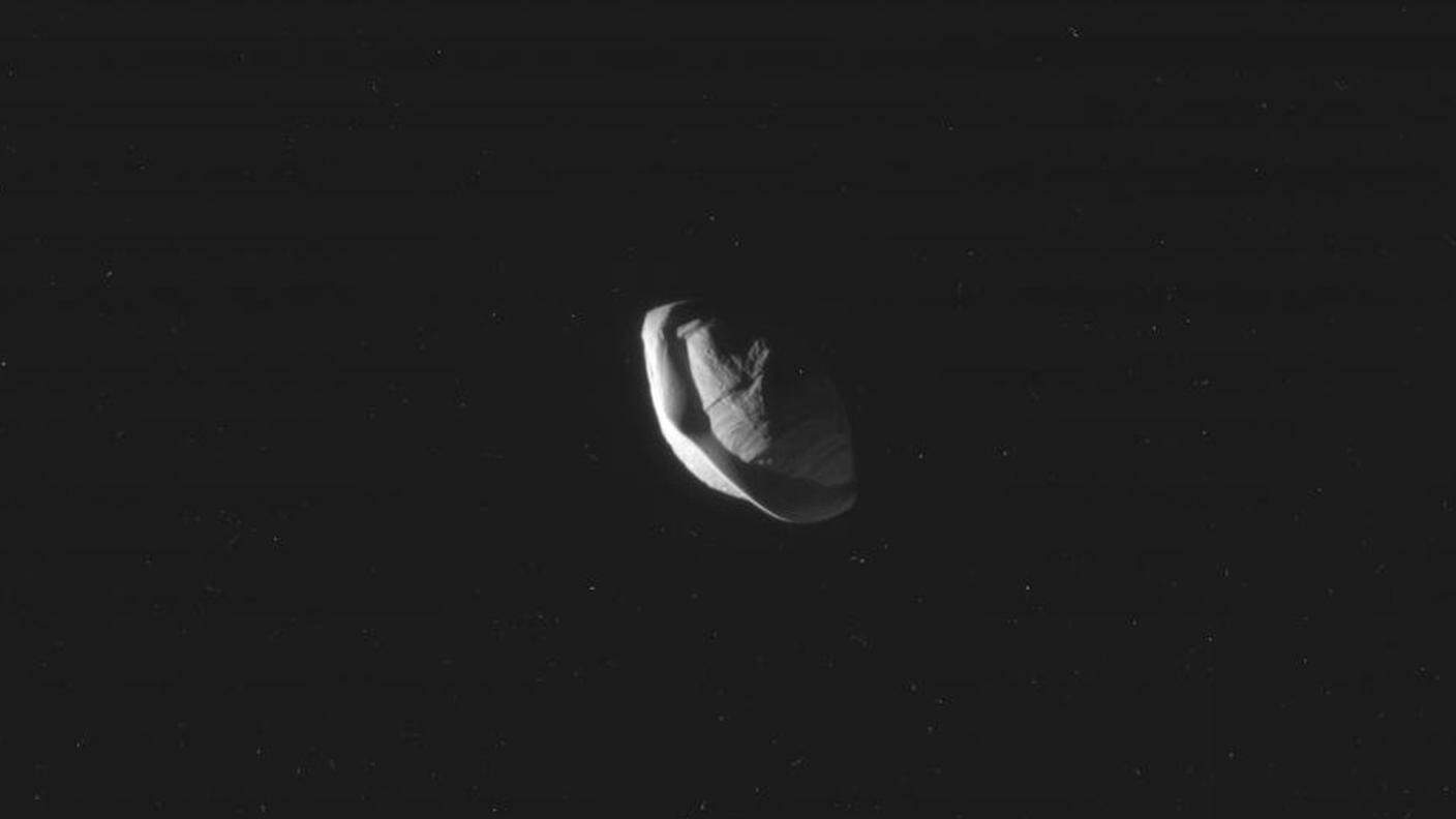 La luna "Pan" di Saturno