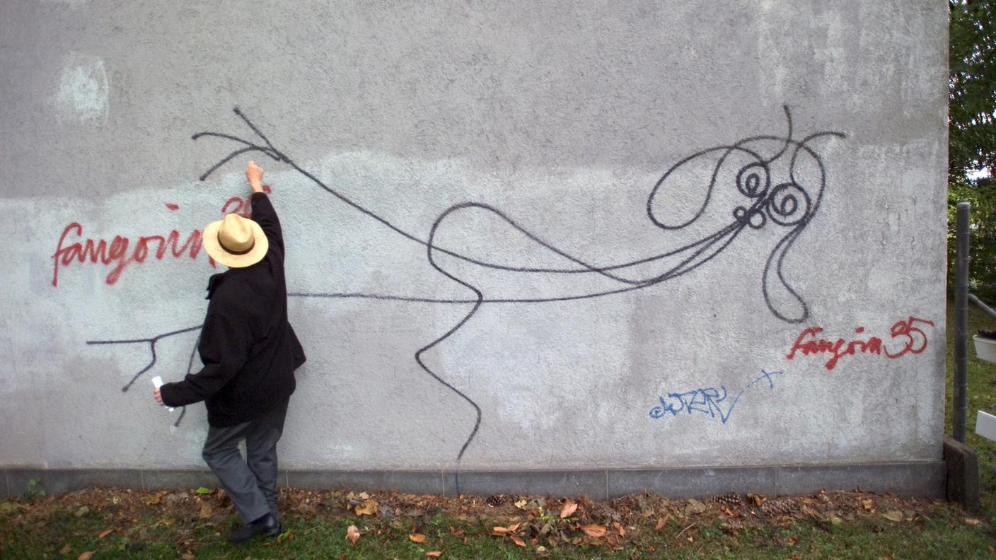 L'artista nel 2005 mostra una sua opera sui muri dell'università di Zurigo