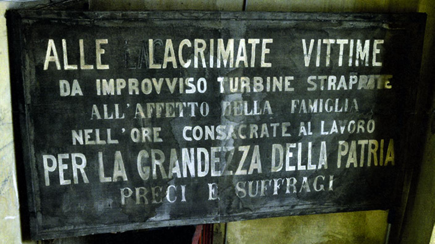 Pannello esposto il giorno delle esequie e ritrovato nel 2010