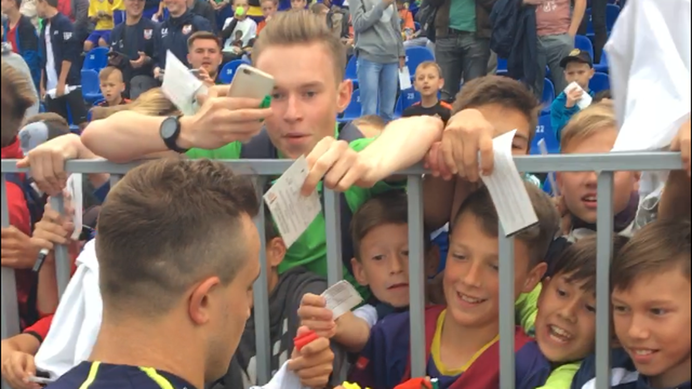 Serie di autografi per XS23