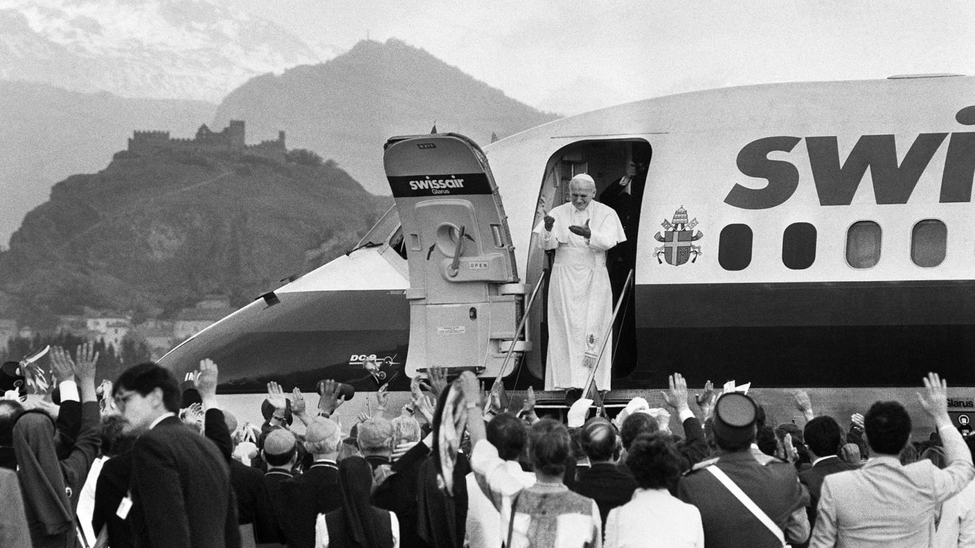 Il Papa accolto calorosamente a Sion nel canton Vaud (1984)