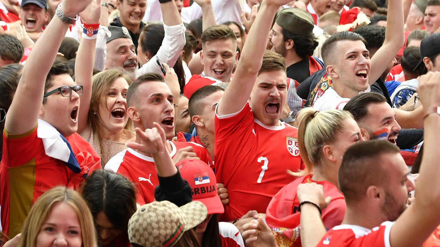 Tifosi durante la partita Svizzera-Serbia