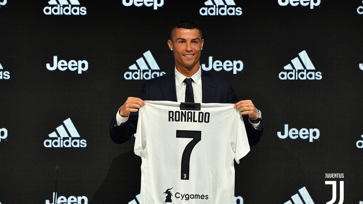 La presentazione con la nuova maglia