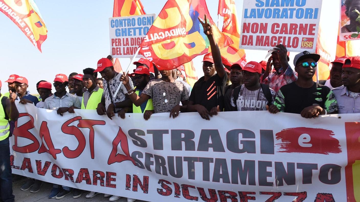 Un corteo di protesta che si è snodato nelle strade di Foggia