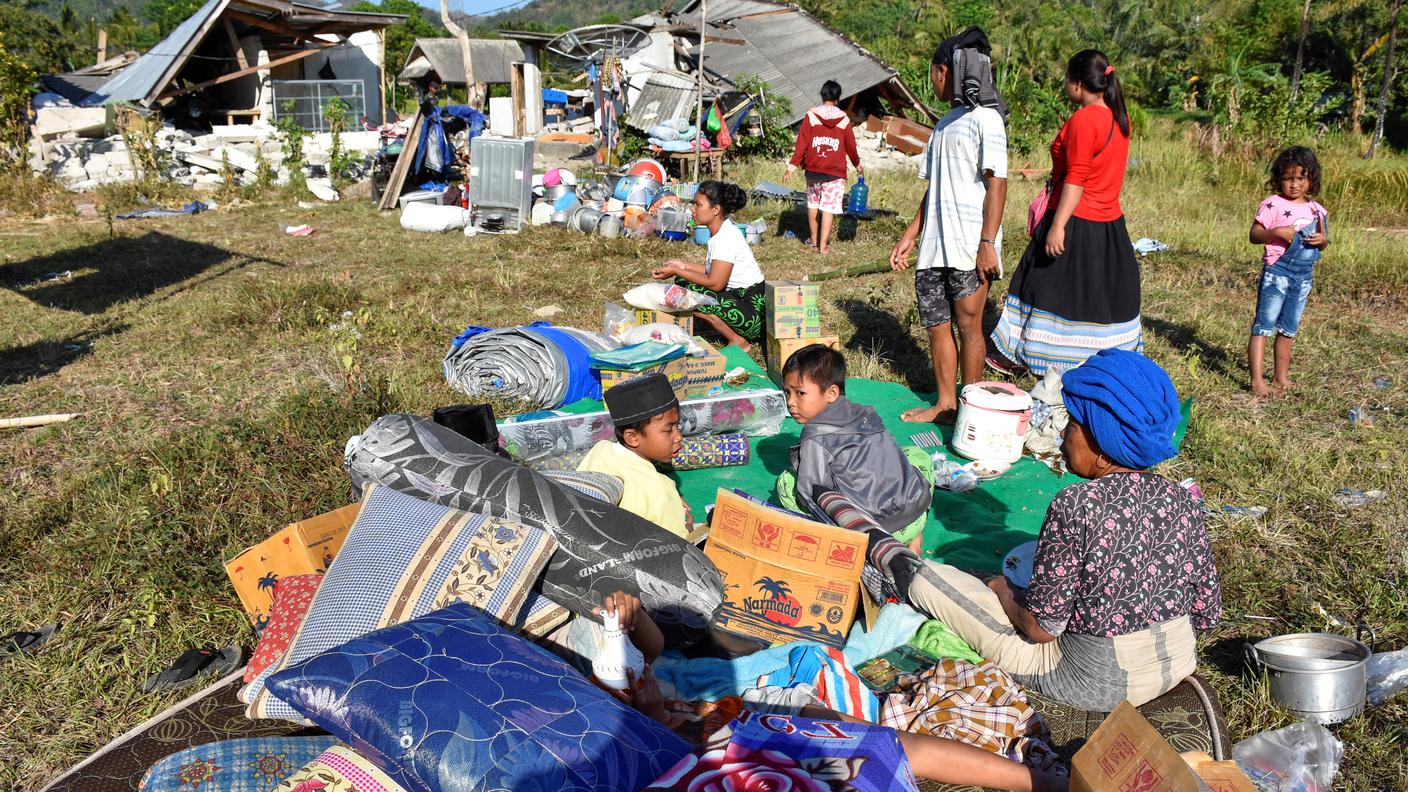La prima scossa ha colpito l'isola indonesiana domenica 