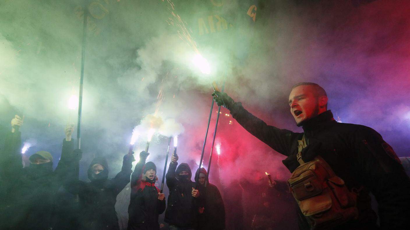Nazionalisti ucraini protestano contro la Russia