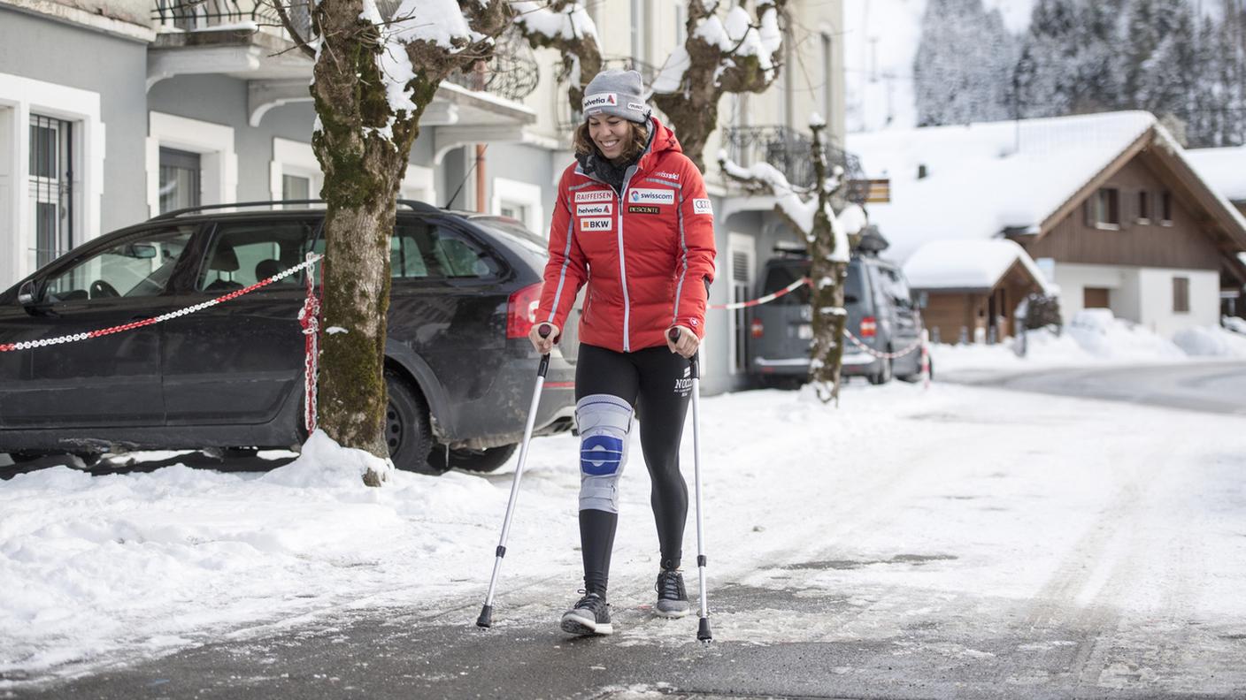 La 25enne arriva con il sorriso alla conferenza stampa a Engelberg 