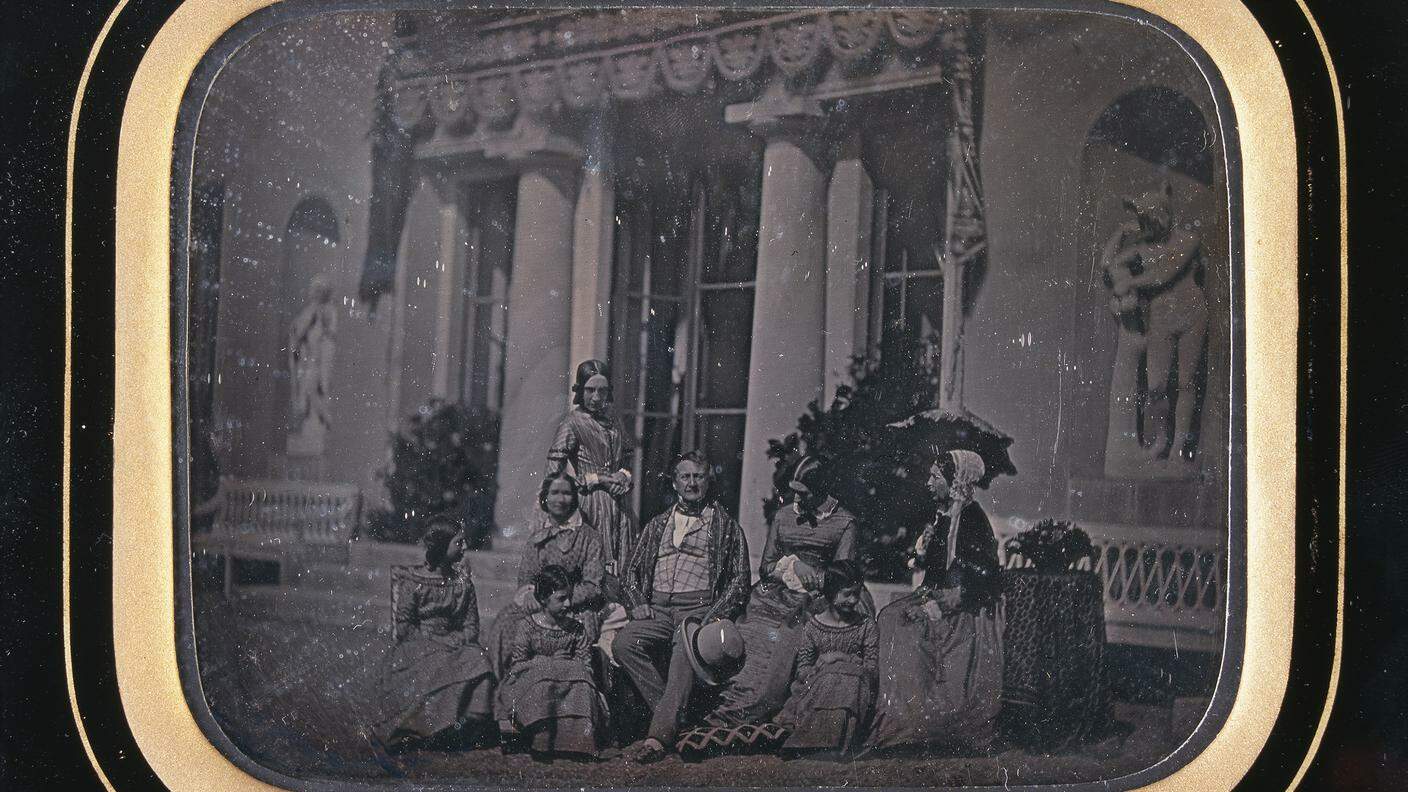 Jean-Gabriel Eynard-Lullin (1775 – 1863) e Jean Rion. La famiglia Eynard, Cayla e Madame de Traz sulla terrazza di Villa Beaulieu a Rolle, ca 1850.