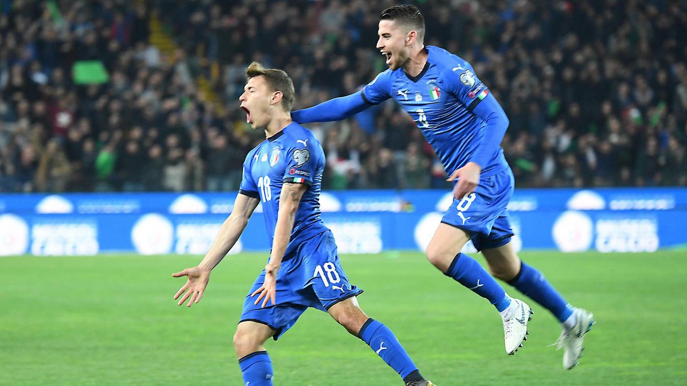 Nicolò Barella esulta per la sua prima rete in Nazionale