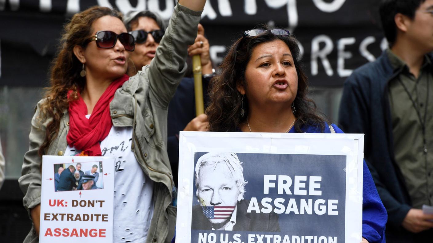 Sostenitori di Assange venerdì a Sidney