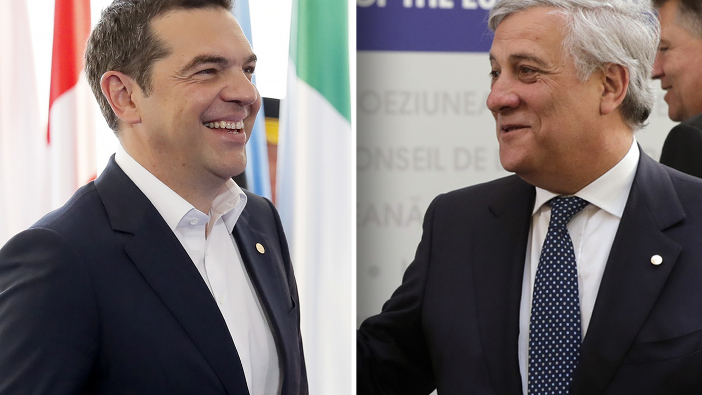Il primo ministro greco Alexis Tsipras (s) e il presidente del parlamento europeo Antonio Tajani (d)