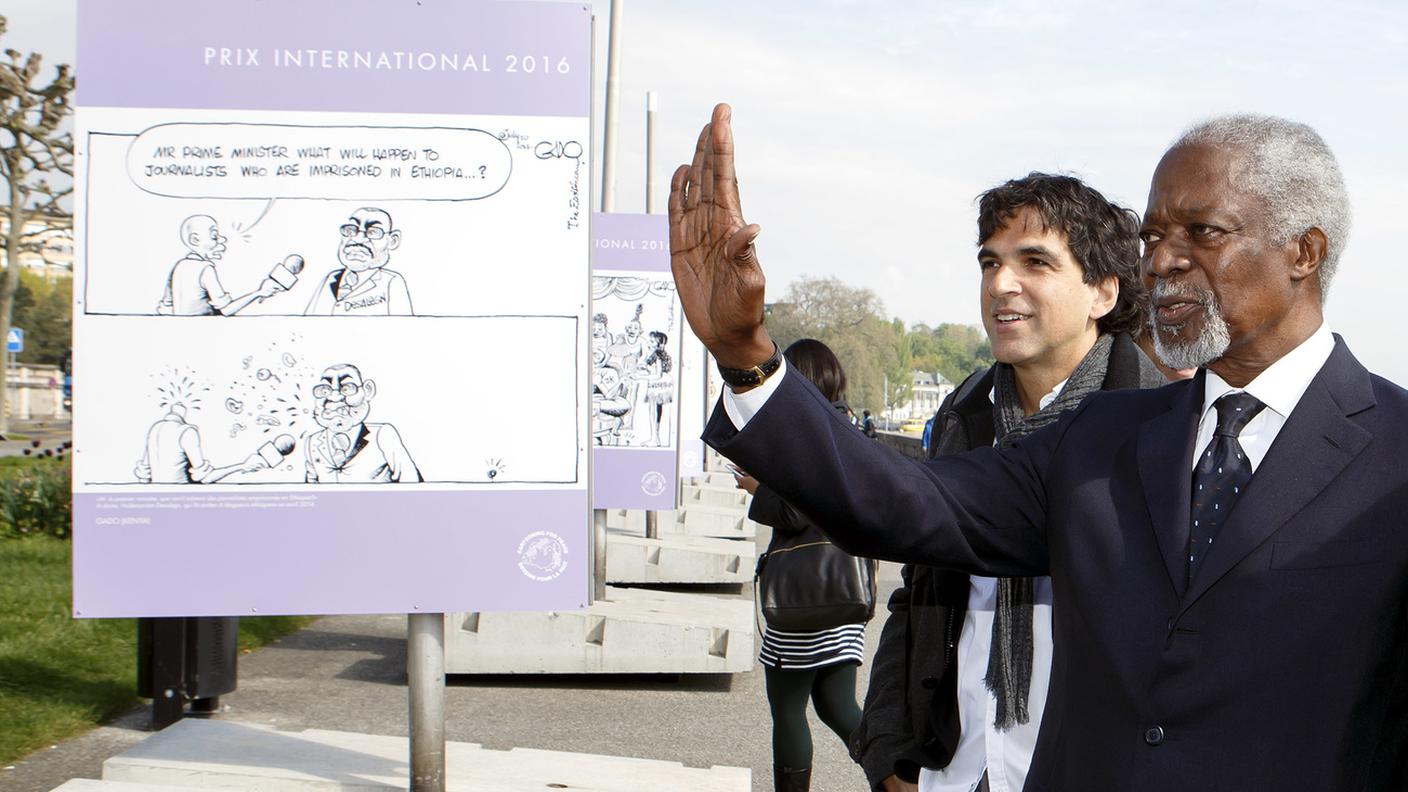 Chappatte con Kofi Annan, presidente onorario di Drawings for peace, a Ginevra nel 2016