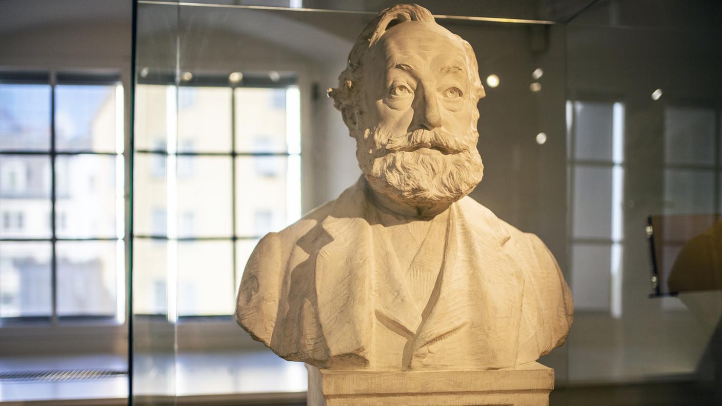 Un busto del politico e artista al Museo Strauhof di Zurigo