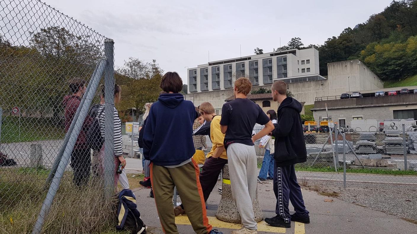 Studenti della CSIA manifestano davanti a La Stampa