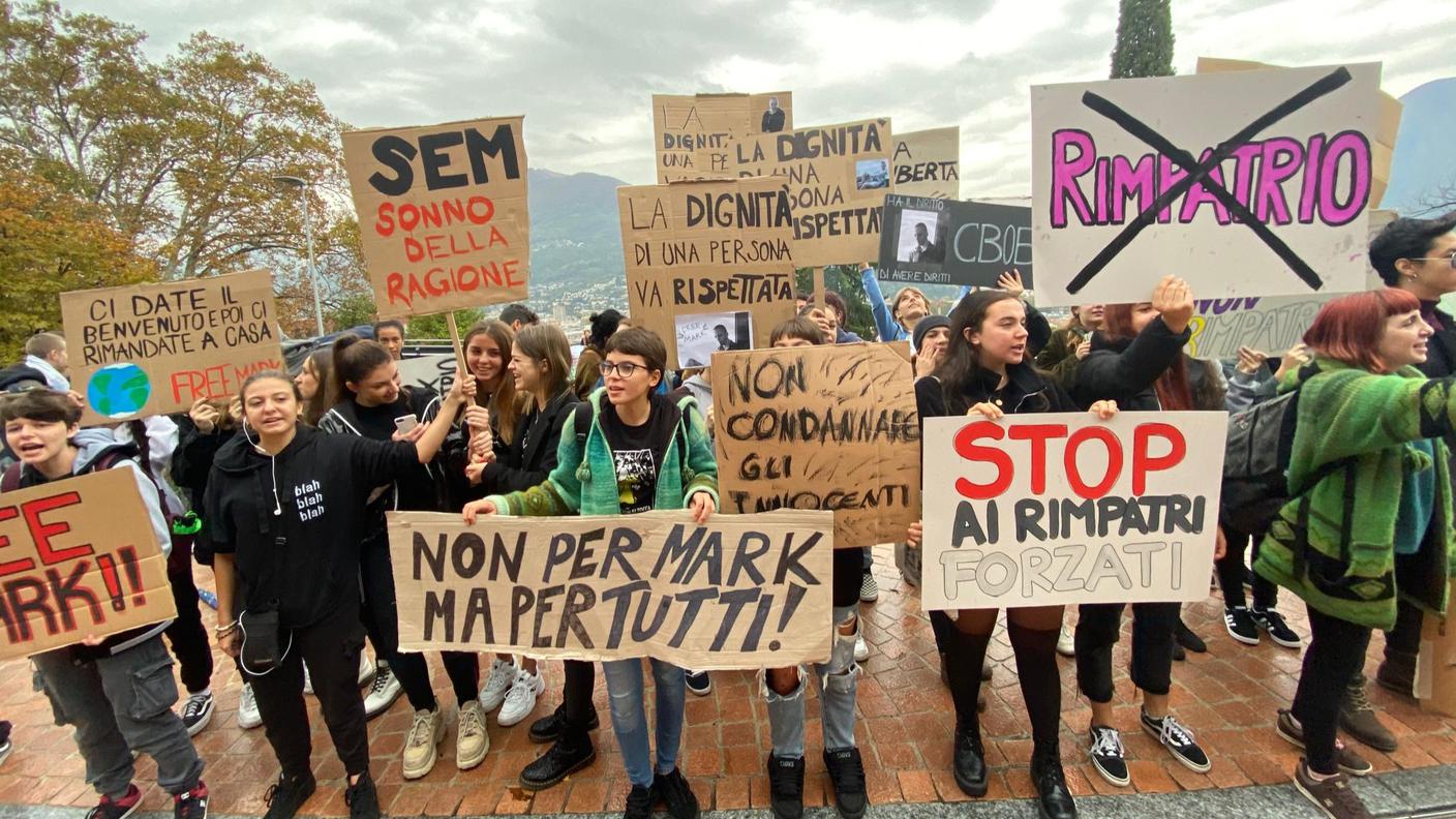 In tarda mattinata la protesta è arrivata alla stazione di Lugano
