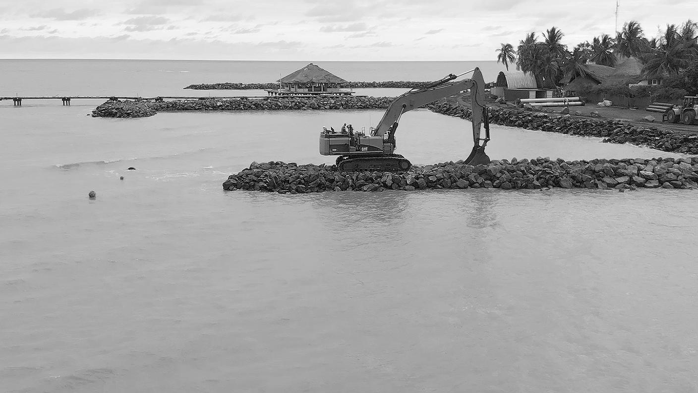 A M’bour, località turistica a pochi chilometri da Bargny, interventi contro l'erosione costiera