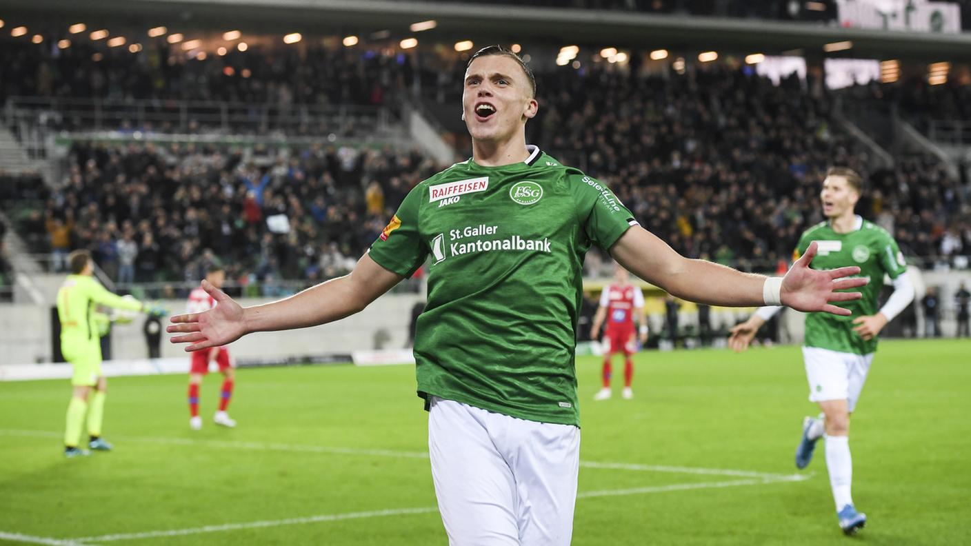 Demerovic festeggia il 2-0
