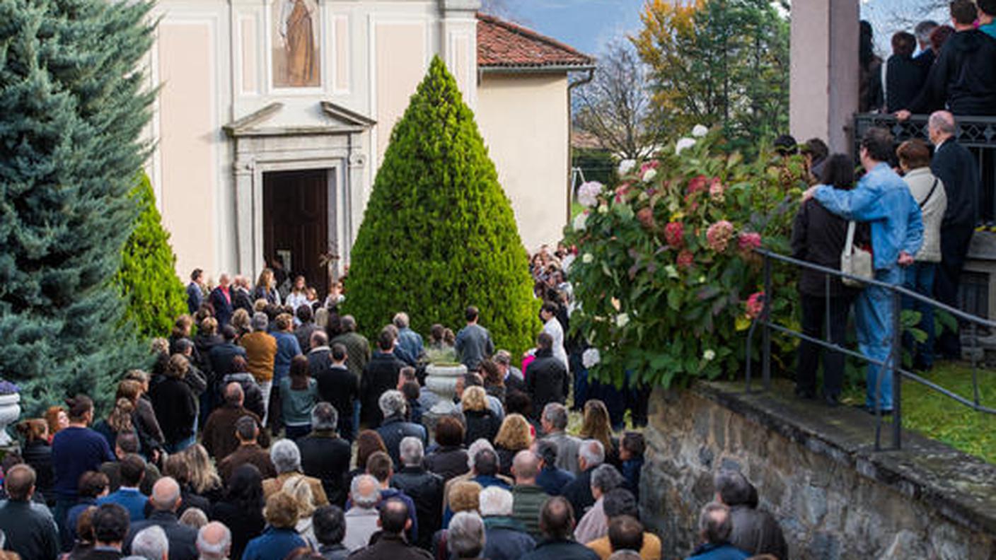 La chiesa parrocchiale San Paolo gremita di gente