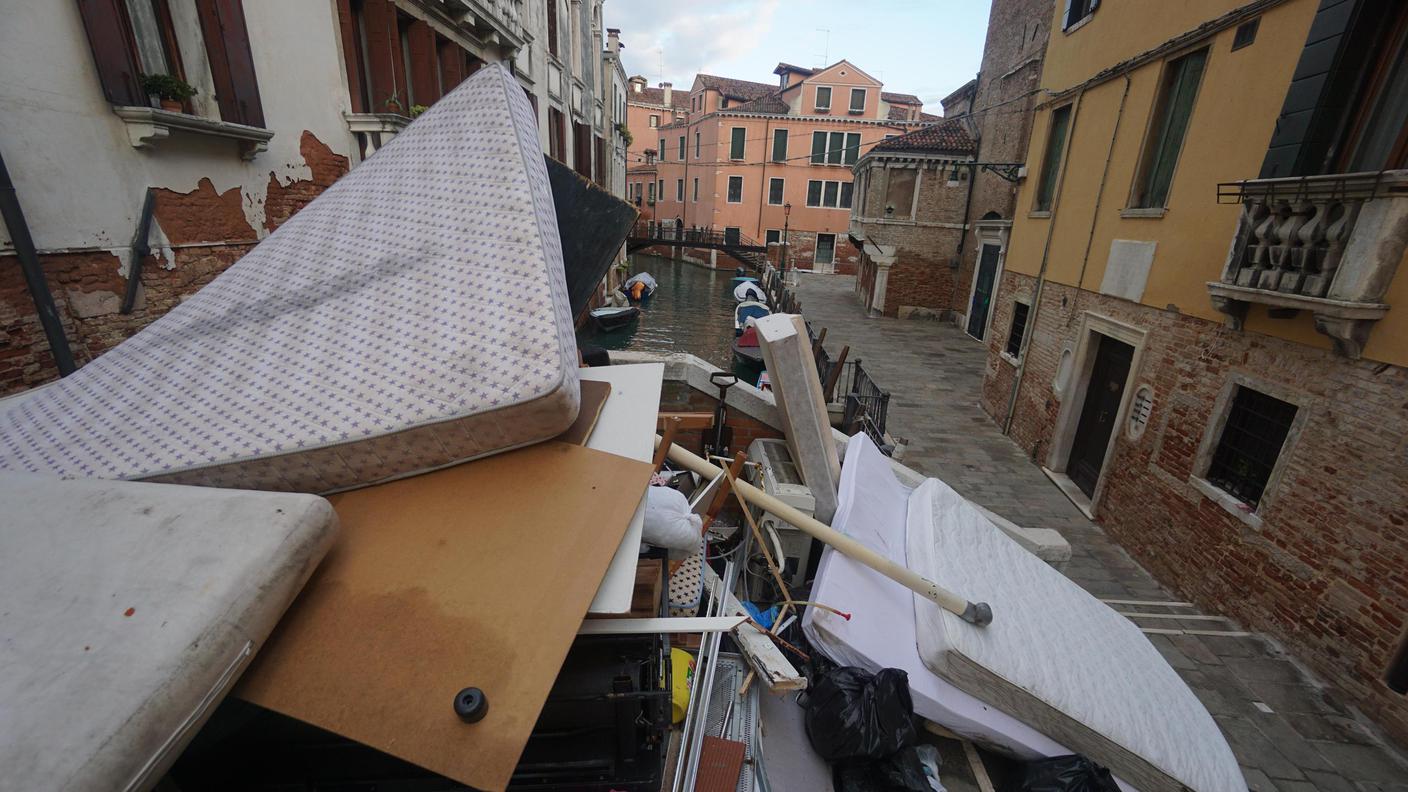 L'acqua ha rovinato moltissimi utensili e accessori per la casa