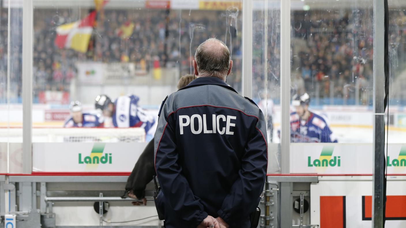 La polizia ha fatto ricorso allo spray urticante