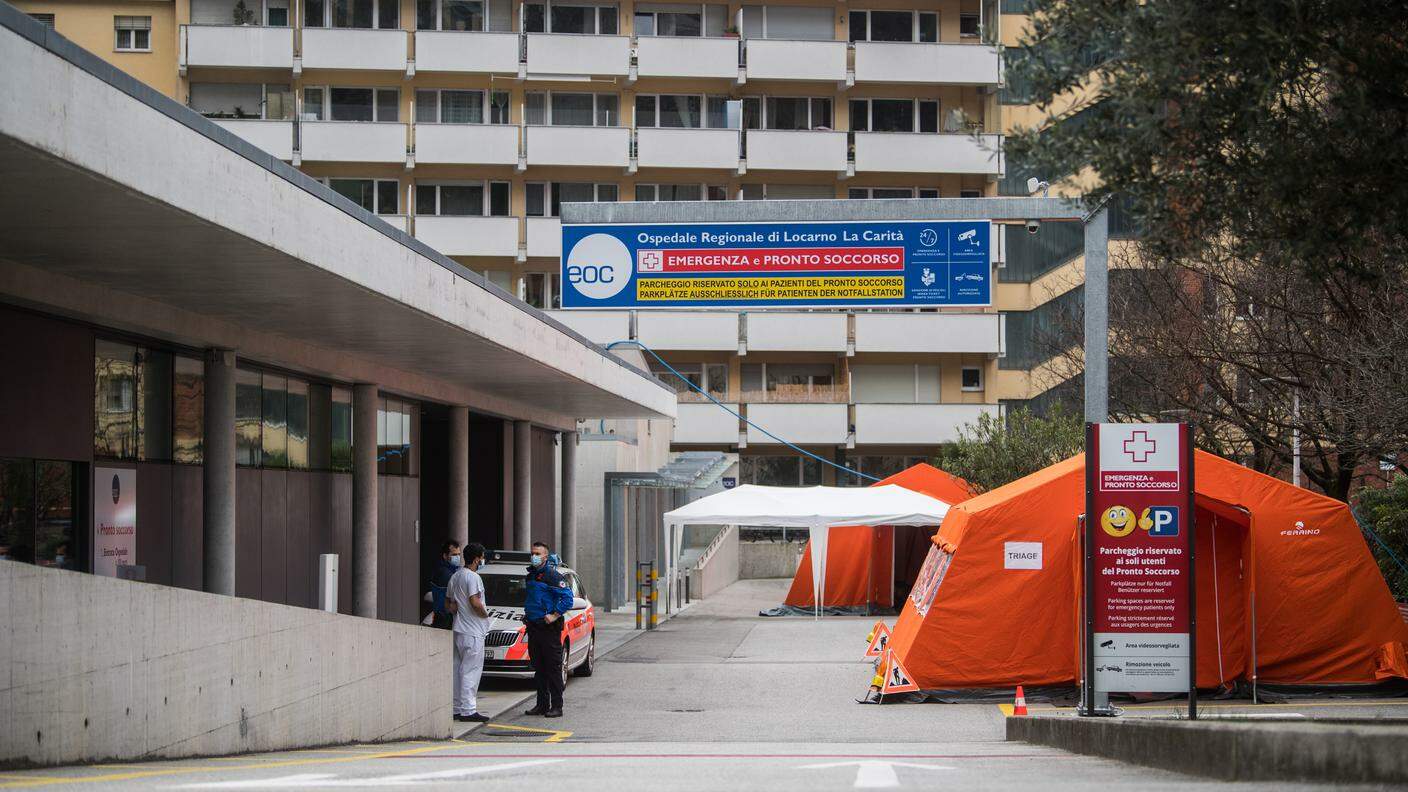 L'entrata della Carità di Locarno diventata ospedale di riferimento Covid-19