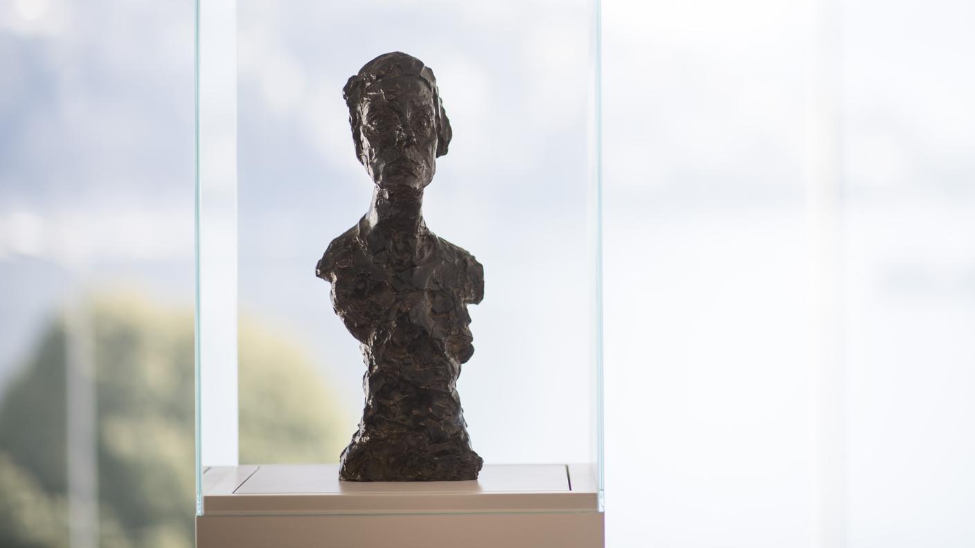 Una scultura di Giacometti al Lac di Lugano