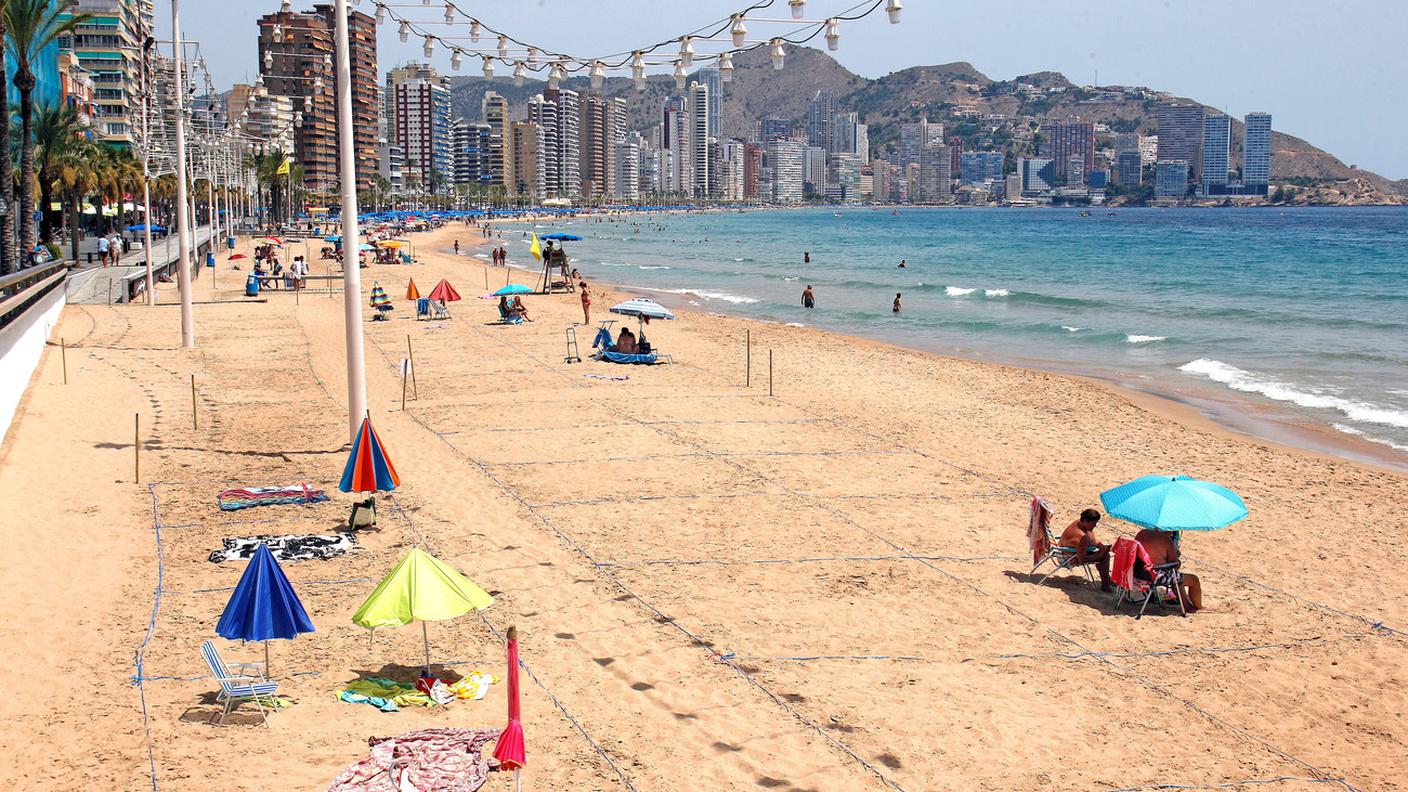 Una spiaggia di Benidorm, a sud di Valencia, il 29 luglio scorso