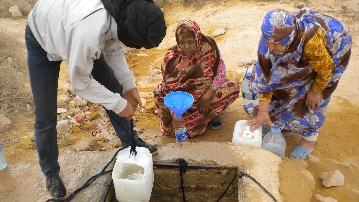 Gdeim Izik - Il recupero dell'acqua potabile da un pozzo