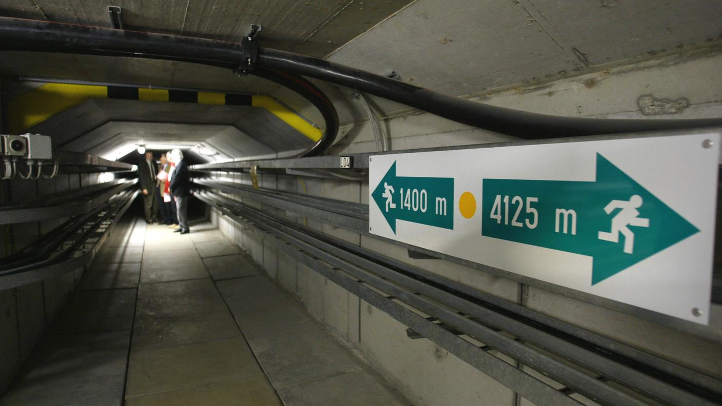 Il canale tecnico sotto la galleria, usato come soluzione provvisoria