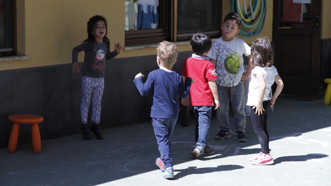 Bambini giocano durante l'intervallo 