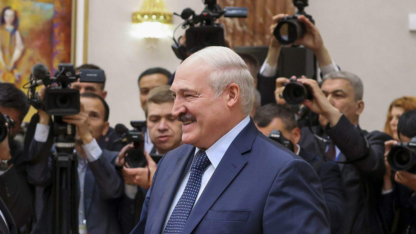 Aleksandr Lukaschenko sorridente al meeting dei primi ministri di alcuni Stati ex membri dell'URSS tenutosi a Minsk