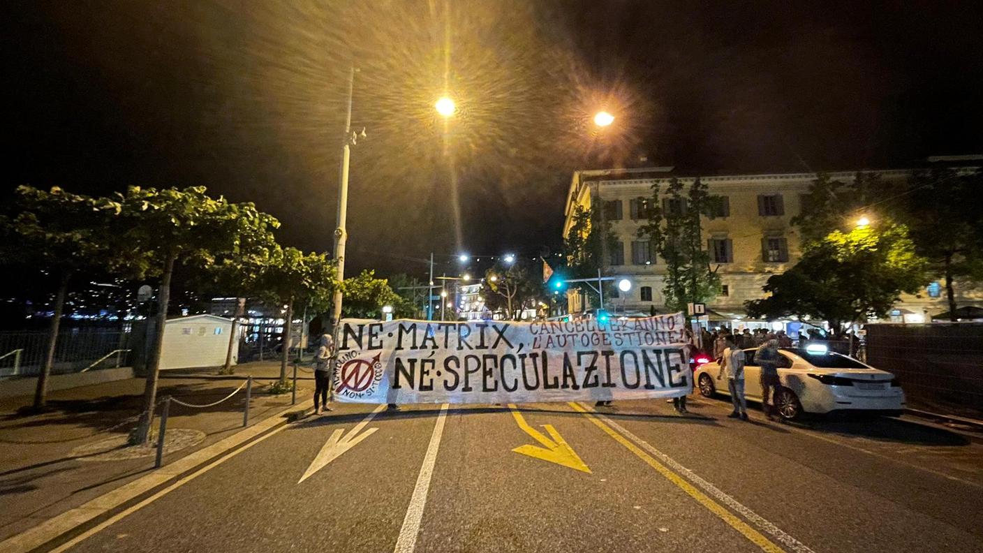 Dopo i cori da Borradori, bloccato il Lungolago