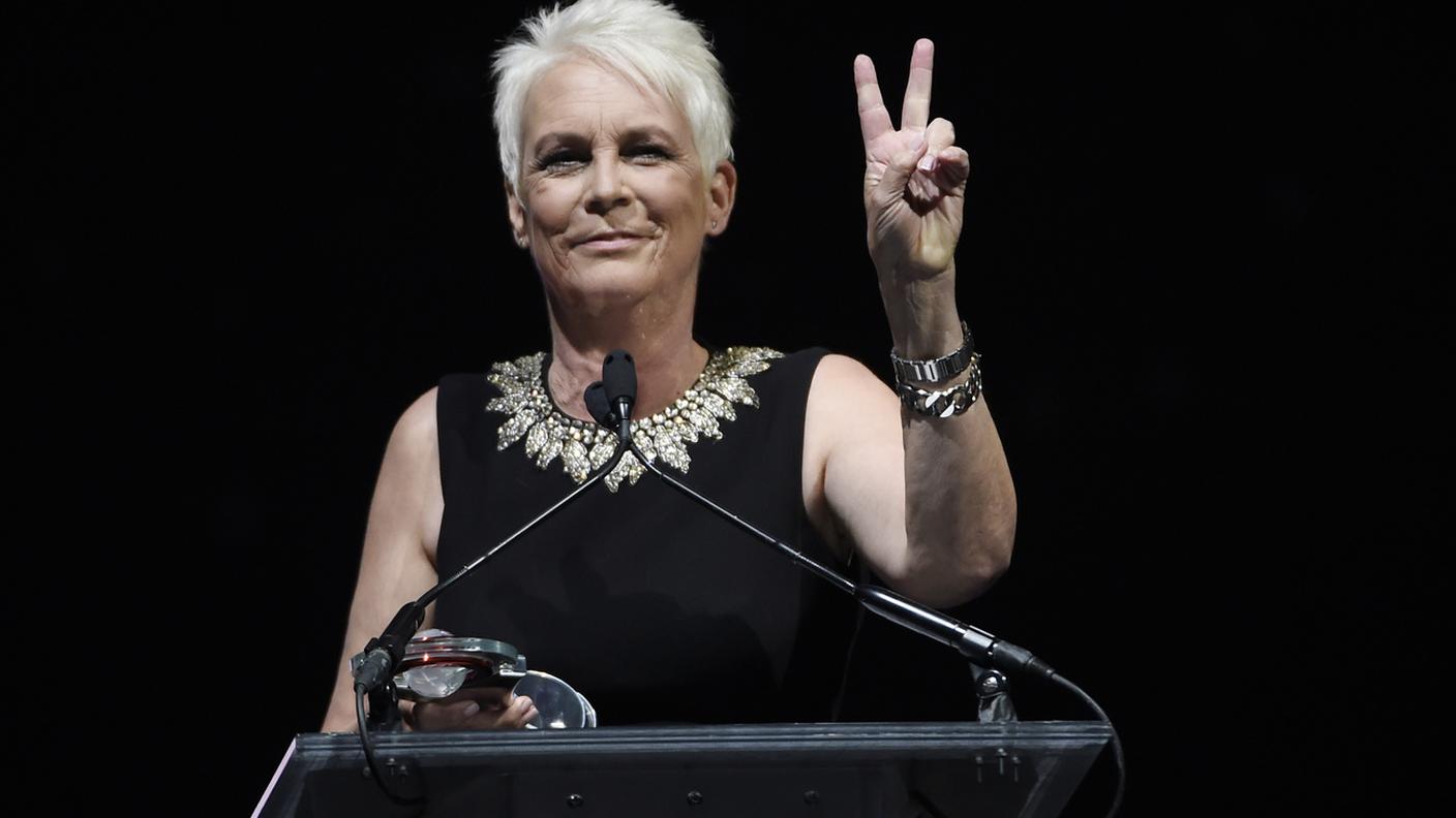 Jamie Lee Curtis al momento del ritiro del Vanguard Award al CinemaCom 2019