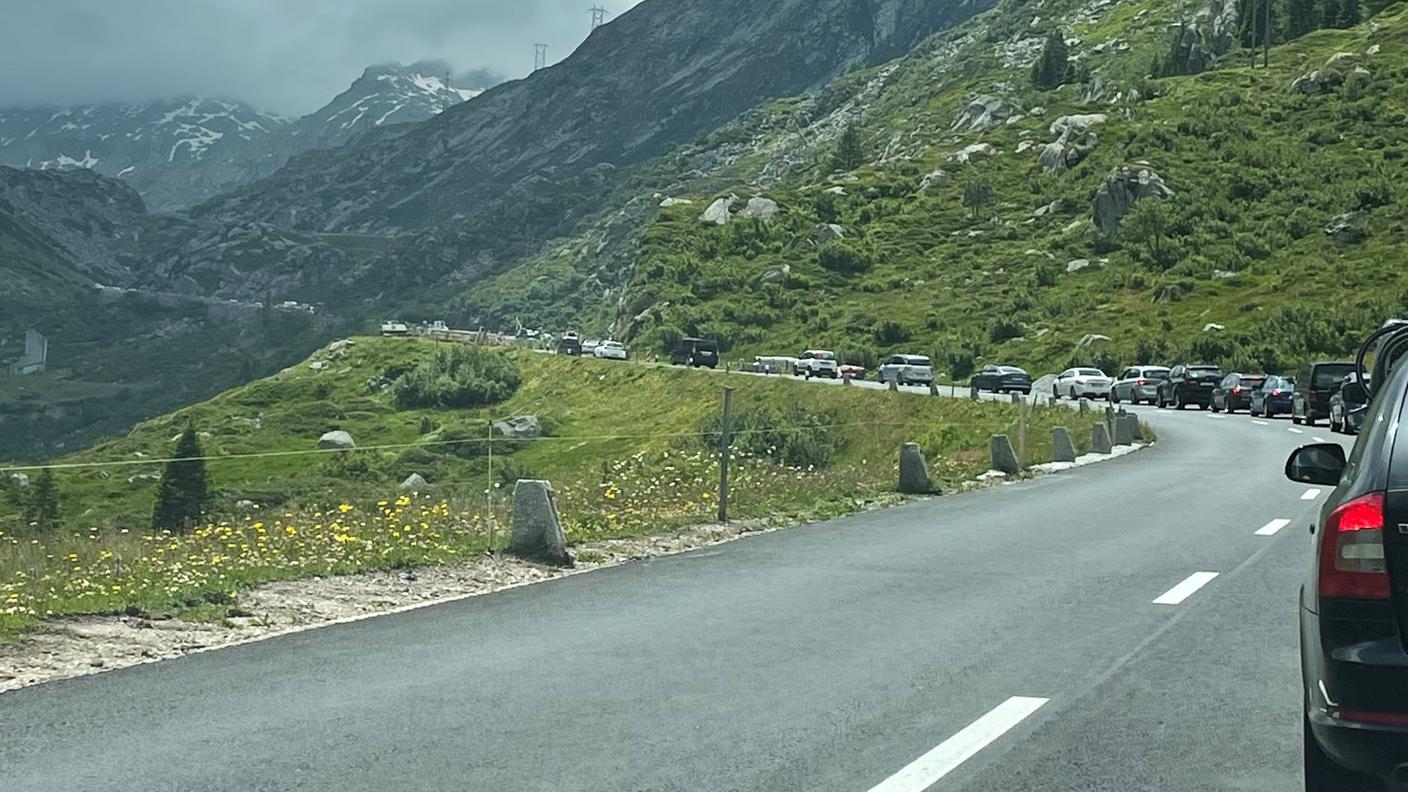 Il serpente di veicoli in direzione sud