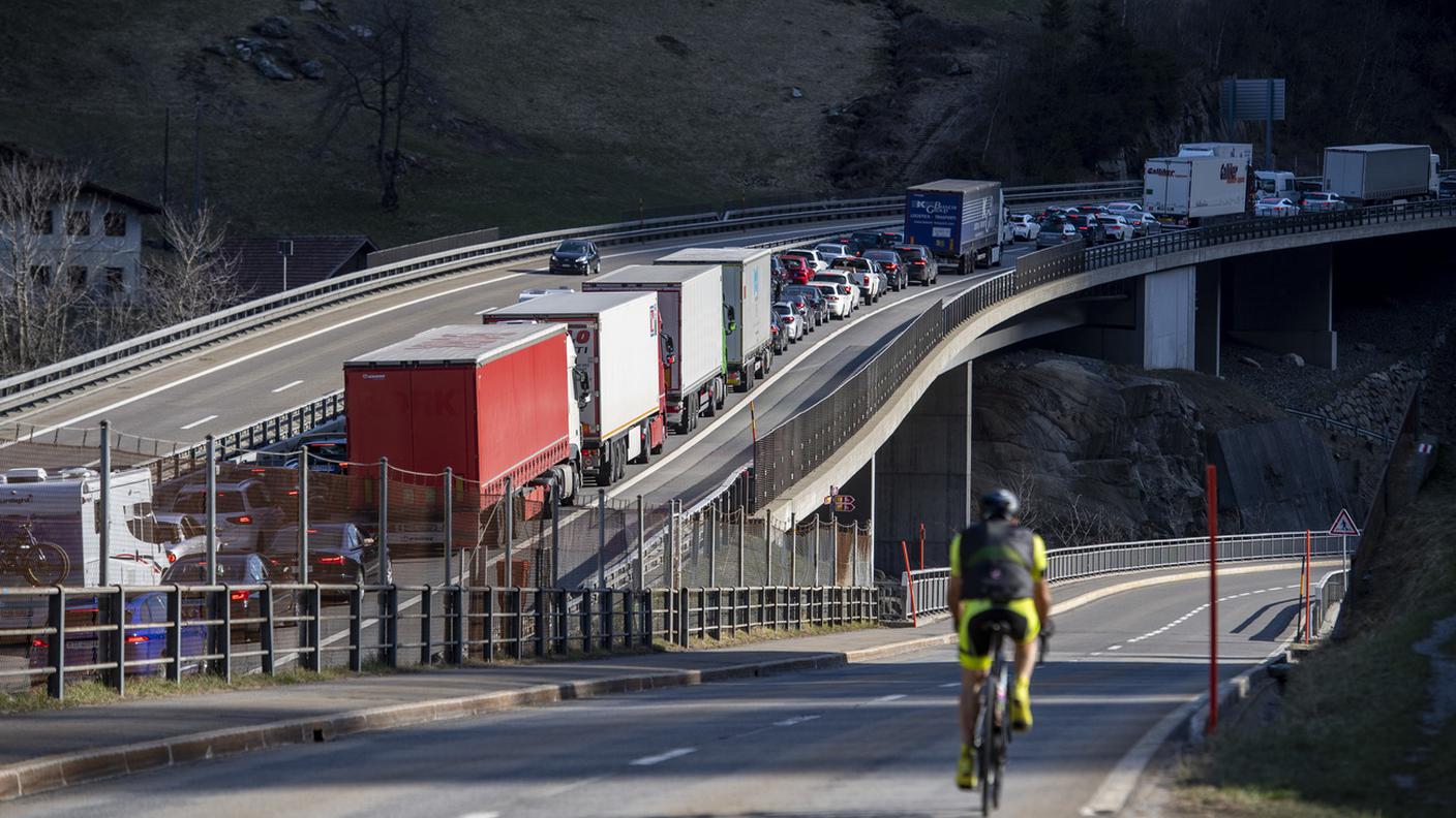 Traffico lento al San Gottardo